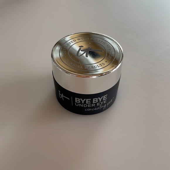 It Cosmetics in ‘DEEP’ Bye Bye Lot of 3 Makeup Products - Picture 4 of 9